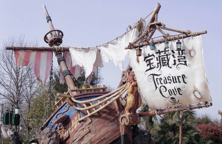 Pirate-image-5-A-pirate-ship-at-Treasure-Cove